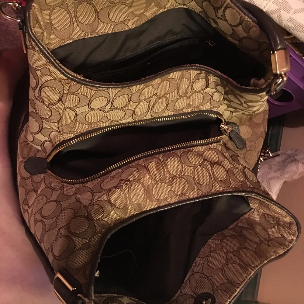 Coach signature handbag - Picture 2 of 8